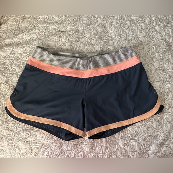 Lululemon Shorts-Size 8 - Picture 2 of 7